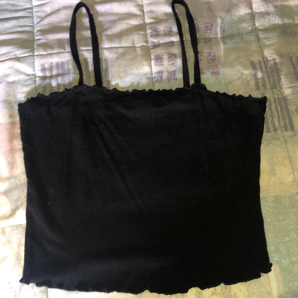 Black lettuce edge crop top